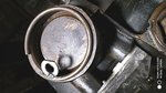 une astuce pour dégager le gros circlip….du couvercle donnant accès au piston d'assistance