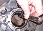 Extraction de la bague de roulement du moyeu.png